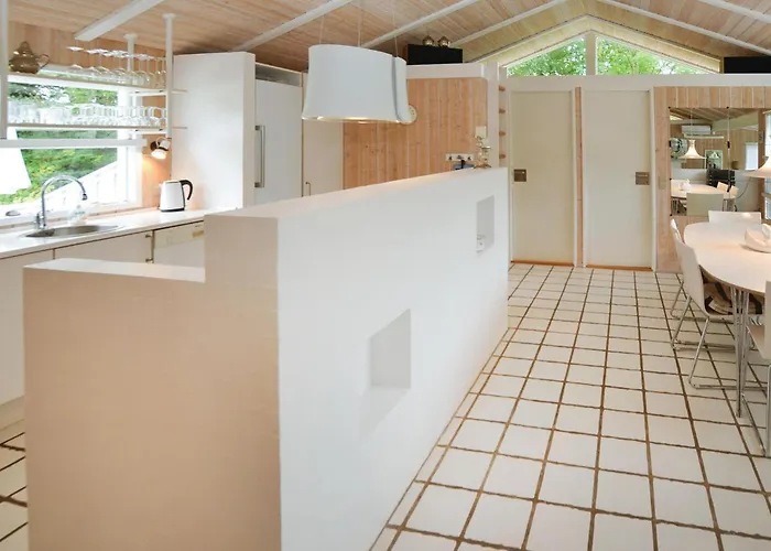 Three-bedroom In Vakantiehuis Asperup