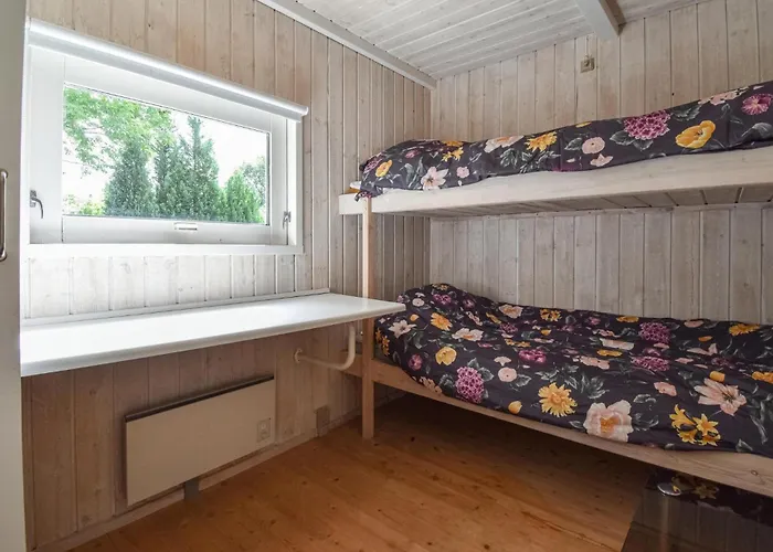 Three-bedroom In Vakantiehuis Asperup